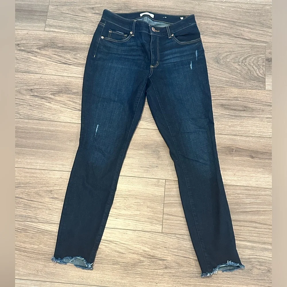 Ann Taylor Loft Chewed Hem Mid Rise Skinny Jeans in Dark Vintage Wash Size 2/26